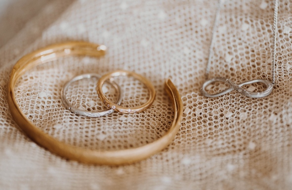 Fair Trade Gold, lebendig, lebendiger Schmuck, Armreif, Schmuck mit Nachhaltigkeit, nachhaltig, achtsam,