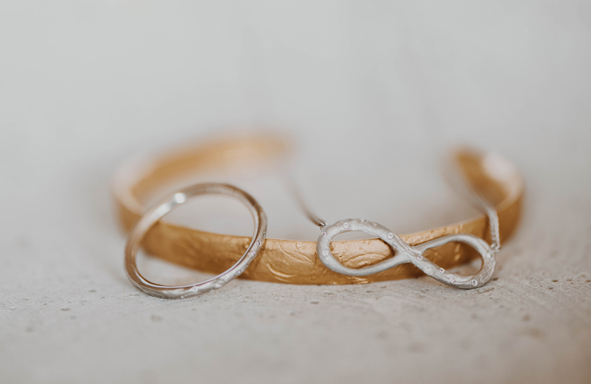 Fair Trade Gold, lebendig, lebendiger Schmuck, Armreif, Schmuck mit Nachhaltigkeit, nachhaltig, achtsam,