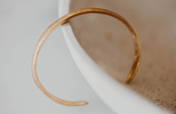 Fair Trade Gold, lebendig, lebendiger Schmuck, Armreif, Schmuck mit Nachhaltigkeit, nachhaltig, achtsam,