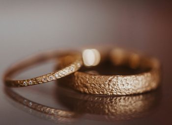 Fair Trade Trauring, lebendige Trauringe, Weddingring, Greengold, Grüngold, Handgearbeitete Trauringe, Handwerk, Designringe, Schmuckdesign,
