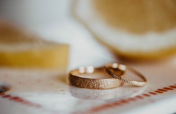 Fair Trade Trauring, lebendige Trauringe, Weddingring, Greengold, Grüngold, Handgearbeitete Trauringe, Handwerk, Designringe, Schmuckdesign,