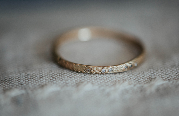Fair Trade Trauring, lebendige Trauringe, Weddingring, Greengold, Grüngold, Handgearbeitete Trauringe, Handwerk, Designringe, Schmuckdesign,
