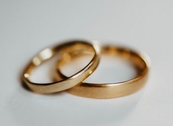 handmadejewelry, sustainablewedding, sustainableweddingrings, nachhaltigetrauringe, greenweddingrings, grüngold, ökogold, fairtradetrauringe, fairtrade, braut, Hochzeit, fairtradeverlobungsring, fairtradejewelry ,sayyes, achtsametrauringe, Goldschmiede, handarbeit, handgefertigt